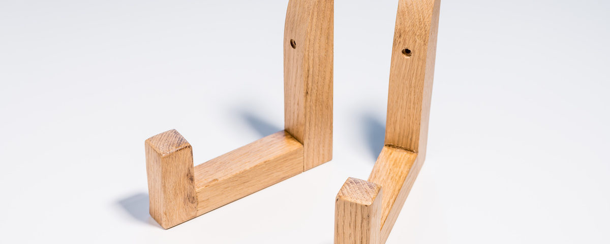 Soporte de roble para tablas de surf
